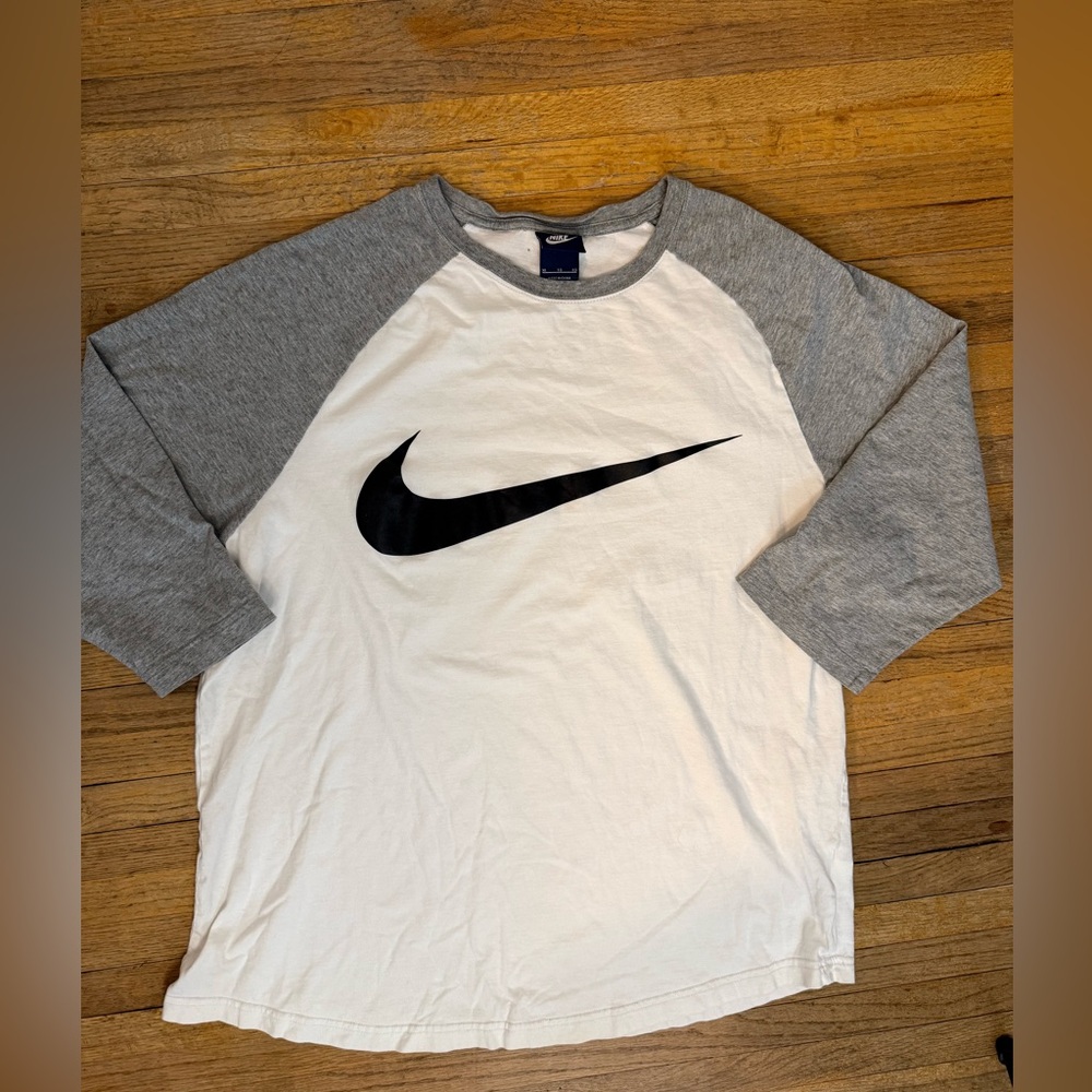 Nike Men's Long Sleeve White and Gray Tee